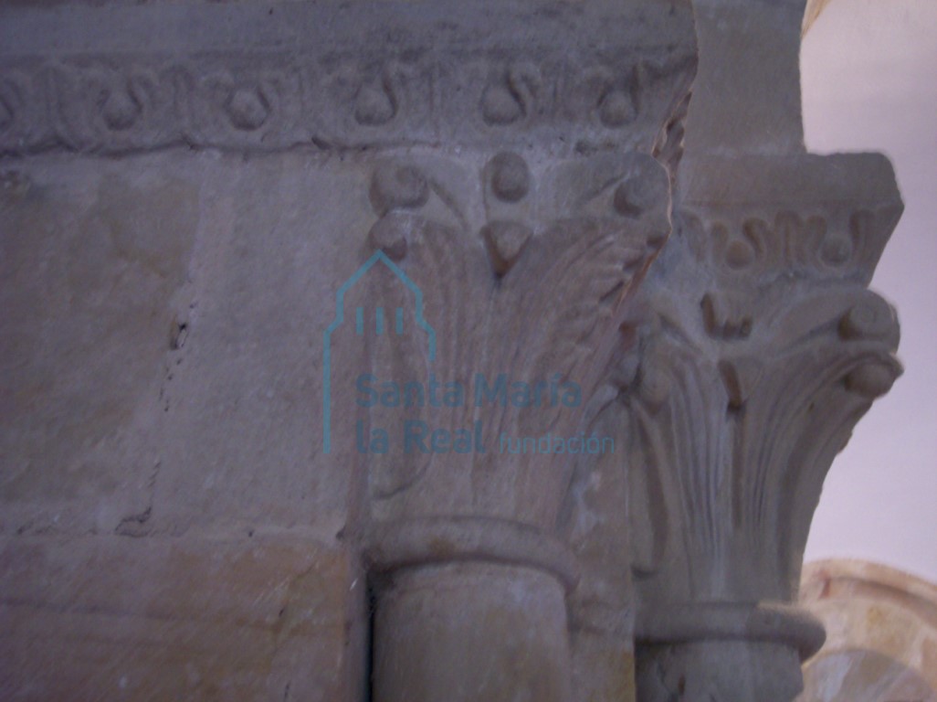 Capiteles del lado derecho del arco triunfal Capiteles del lado derecho del arco triunfal