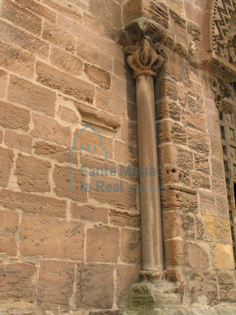 Columna lateral izquierdo de la portada principal