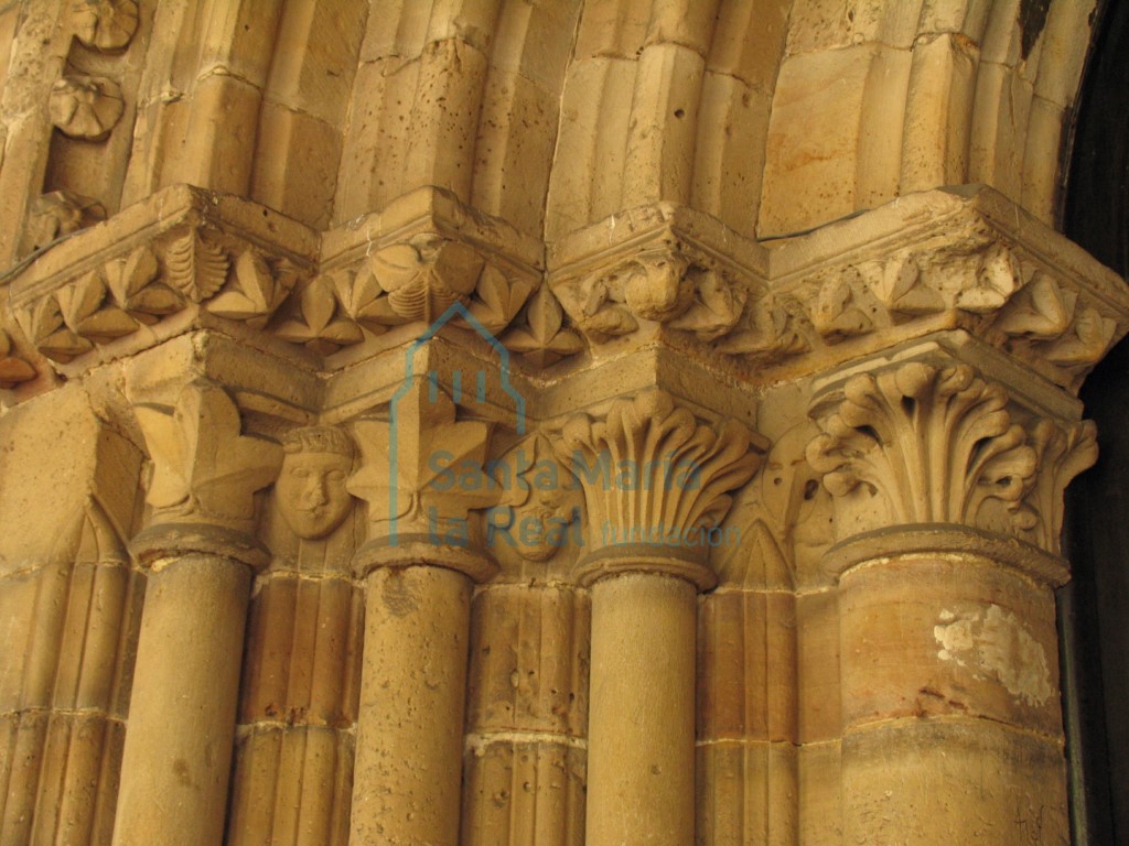 Capiteles del lateral izquierdo de la portada occidental
