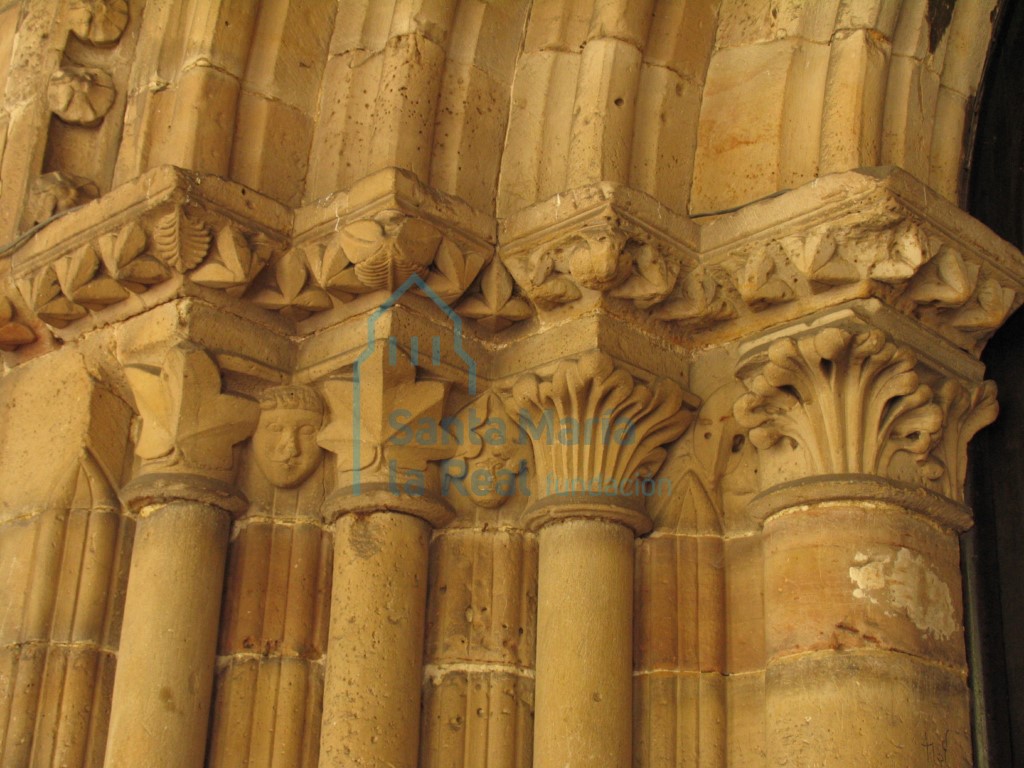Capiteles del lateral izquierdo de la portada occidental