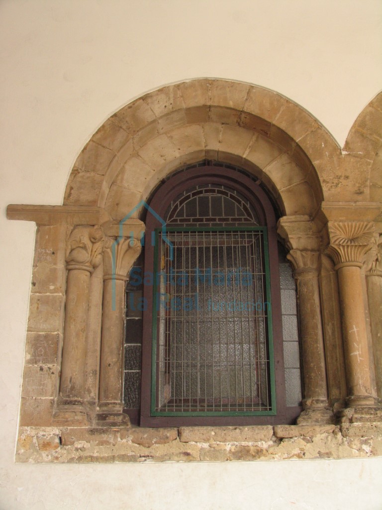 Arquería del lado derecho de la sala capitular del claustro