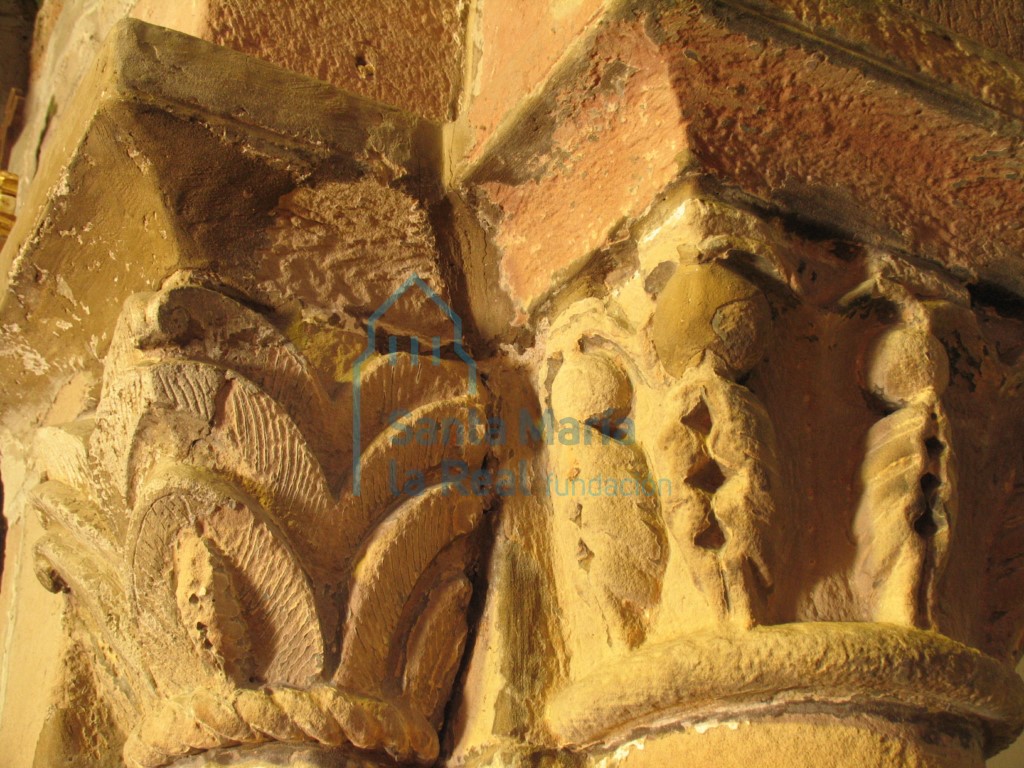 Capiteles del lateral izquierdo del arco triunfal