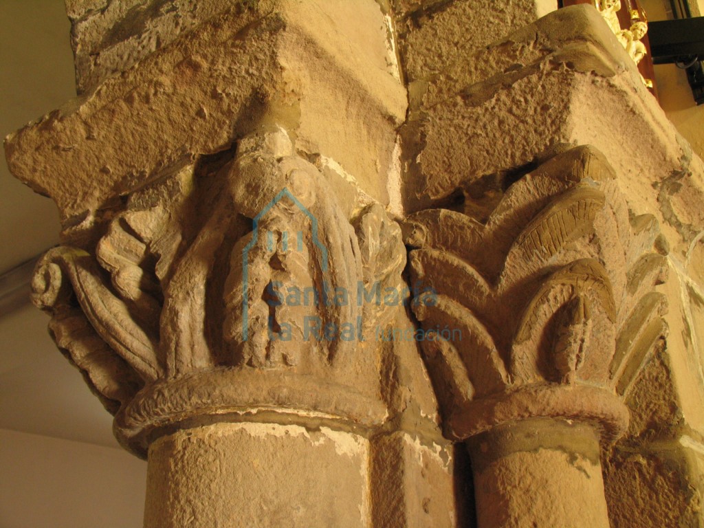 Capiteles del lateral izquierdo del arco triunfal