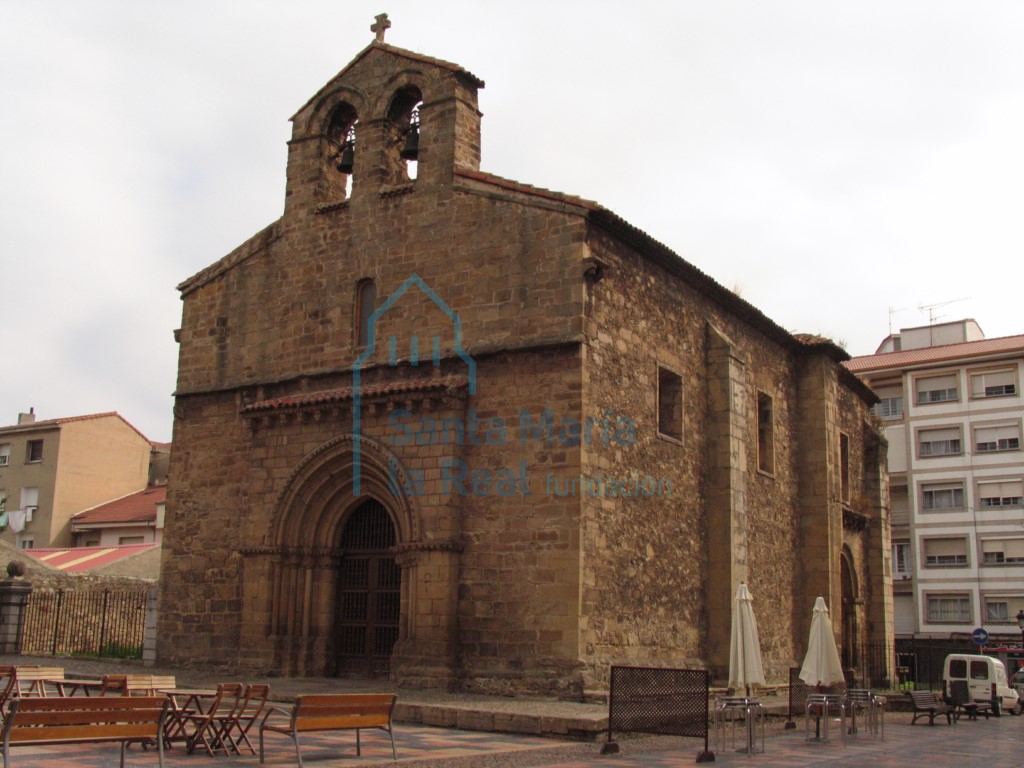 Fachada occidental desde el exterior