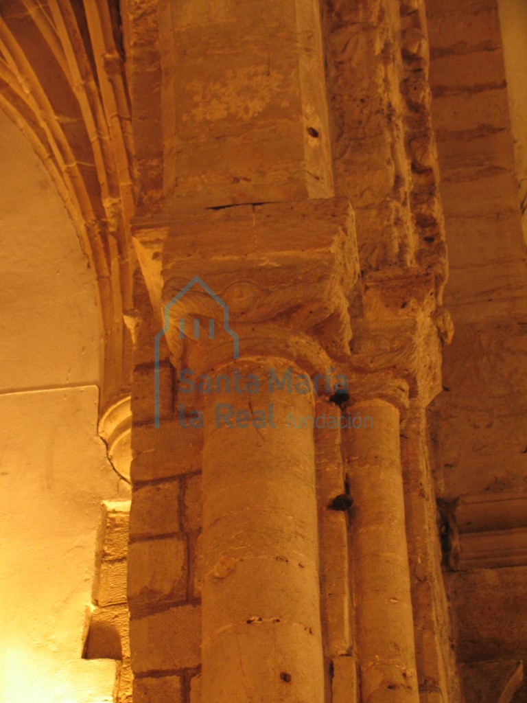 Columna derecha del arco triunfal