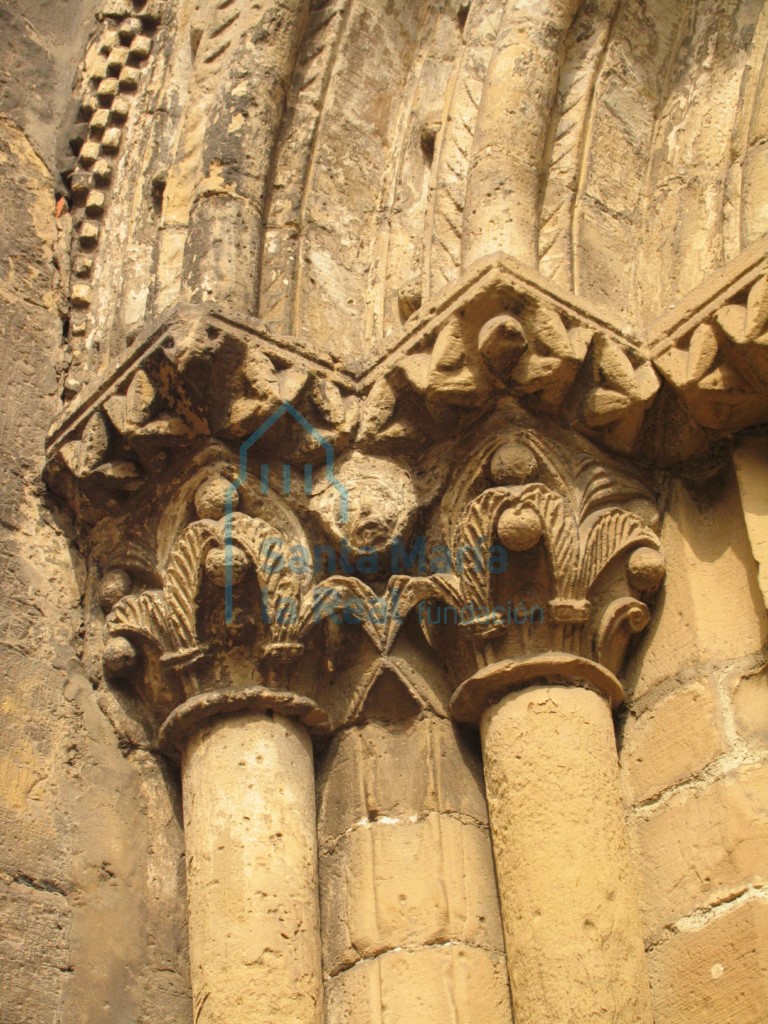 Capiteles del lateral izquierdo de la portada sur
