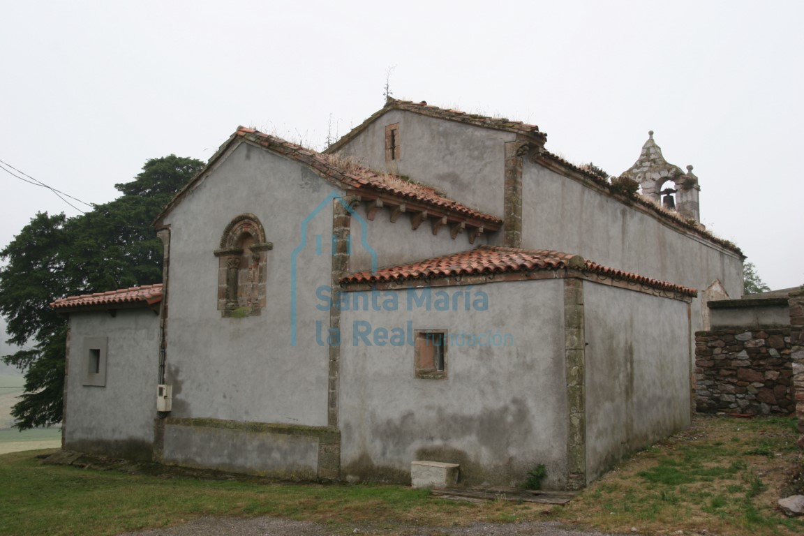 Vista exterior desde el lado este de la cabecera