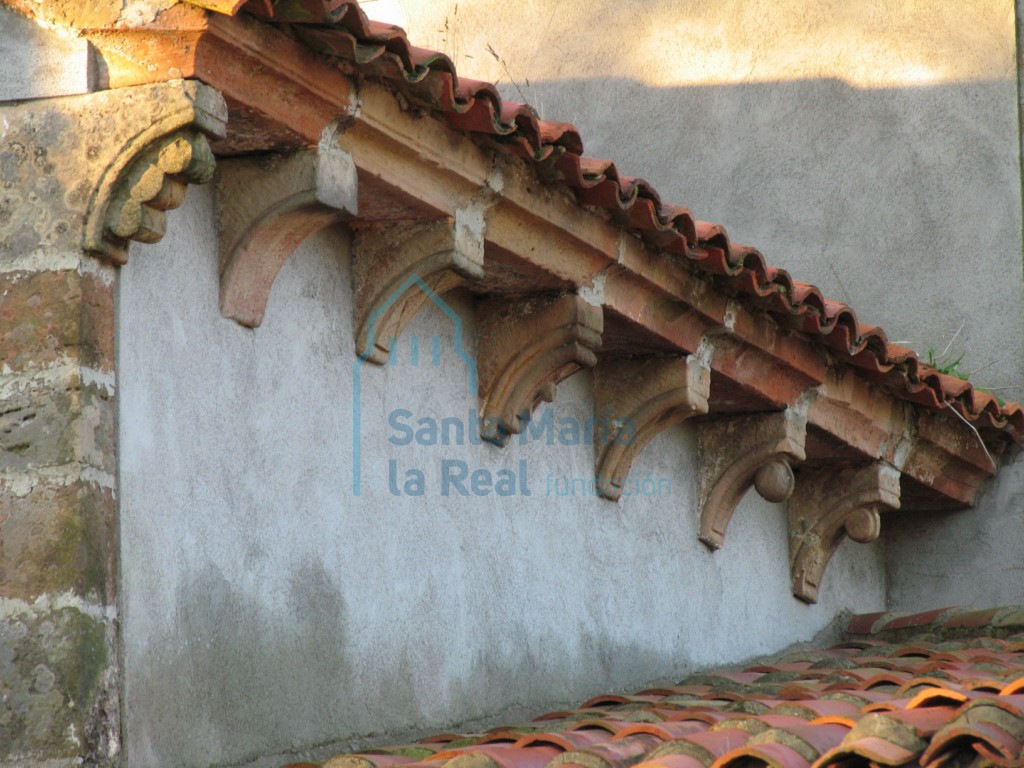 Canecillos del lado derecho del ábside