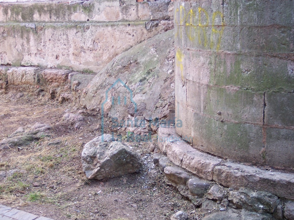 Detalle de la base de la cabecera