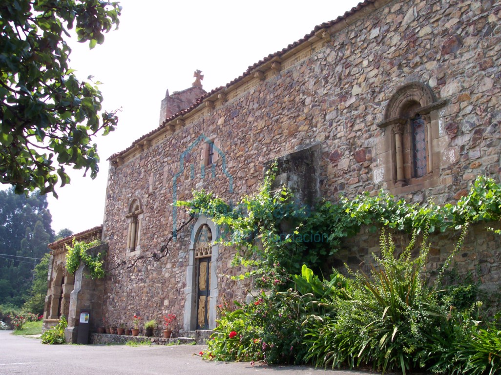 Vista exterior de la fachada sur