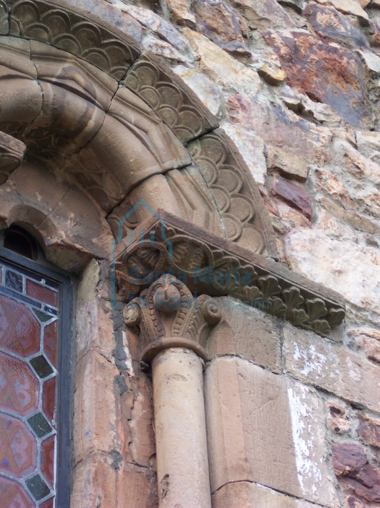 Detalle del lado derecho de la ventana sur
