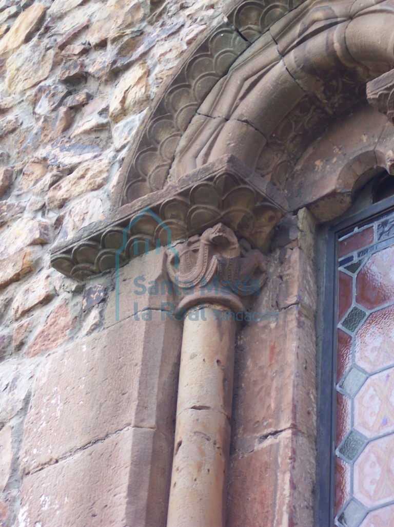 Detalle del lado izquierdo de la ventana sur