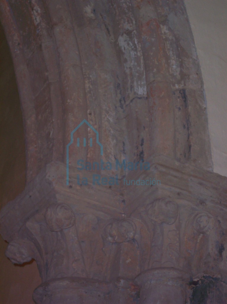 Capiteles del lado derecho del arco triunfal