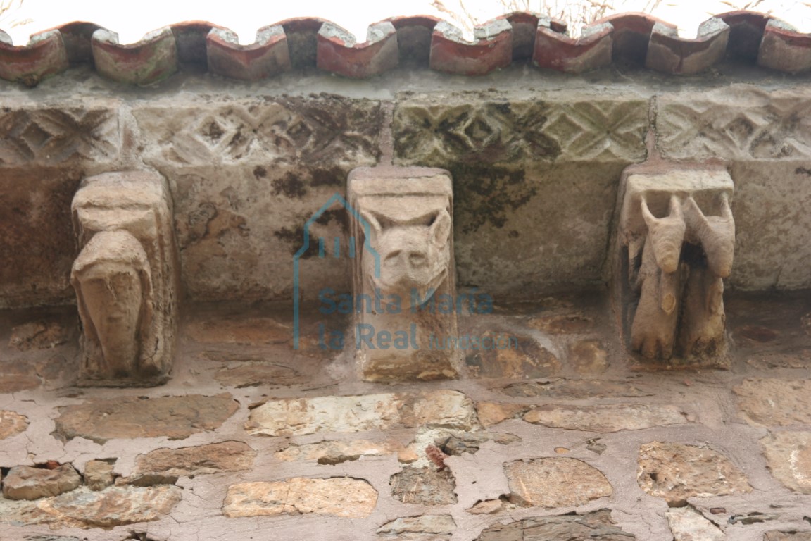 Canecillos del ábside