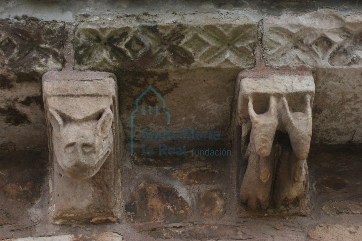 Canecillos del ábside