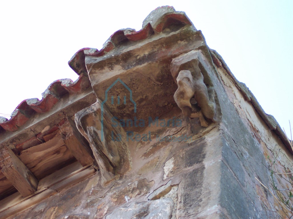 Detalle de los canecillos del ábside