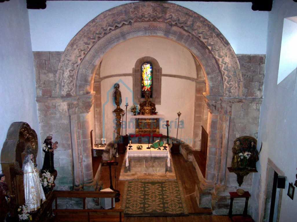 Arco triunfal desde los pies