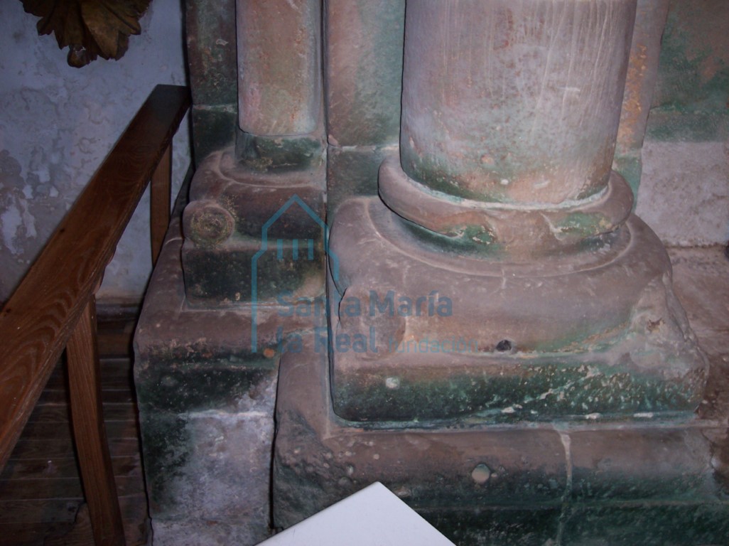Basas del lado izquierdo del arco triunfal