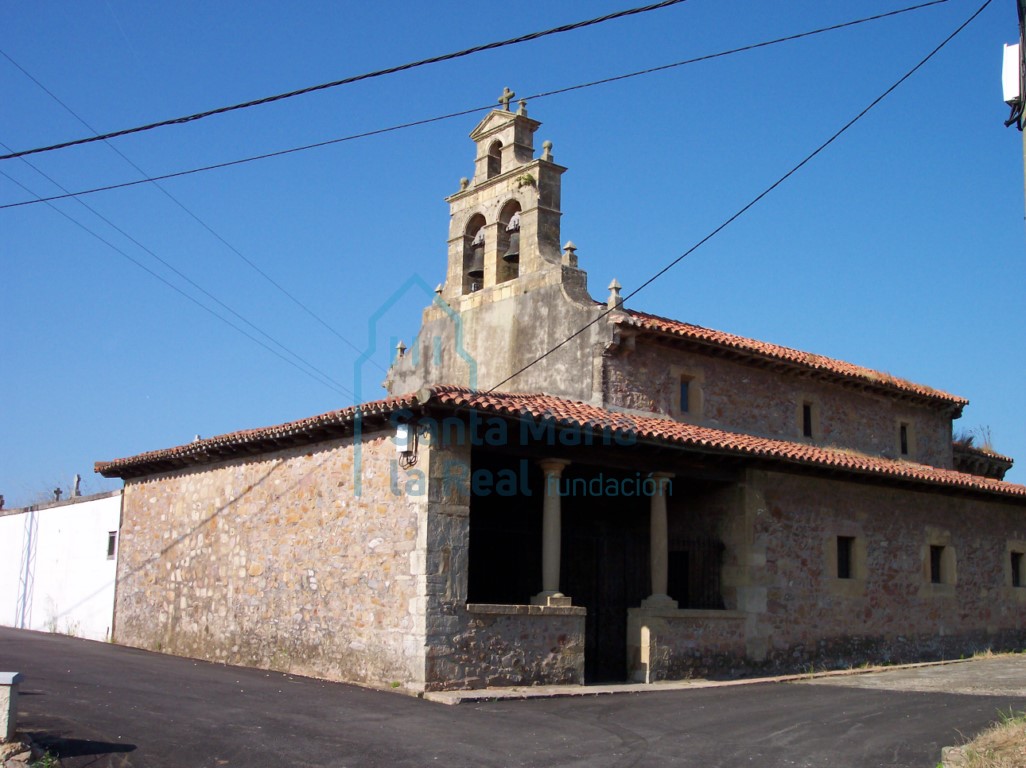 Exterior de la iglesia desde el sudoeste