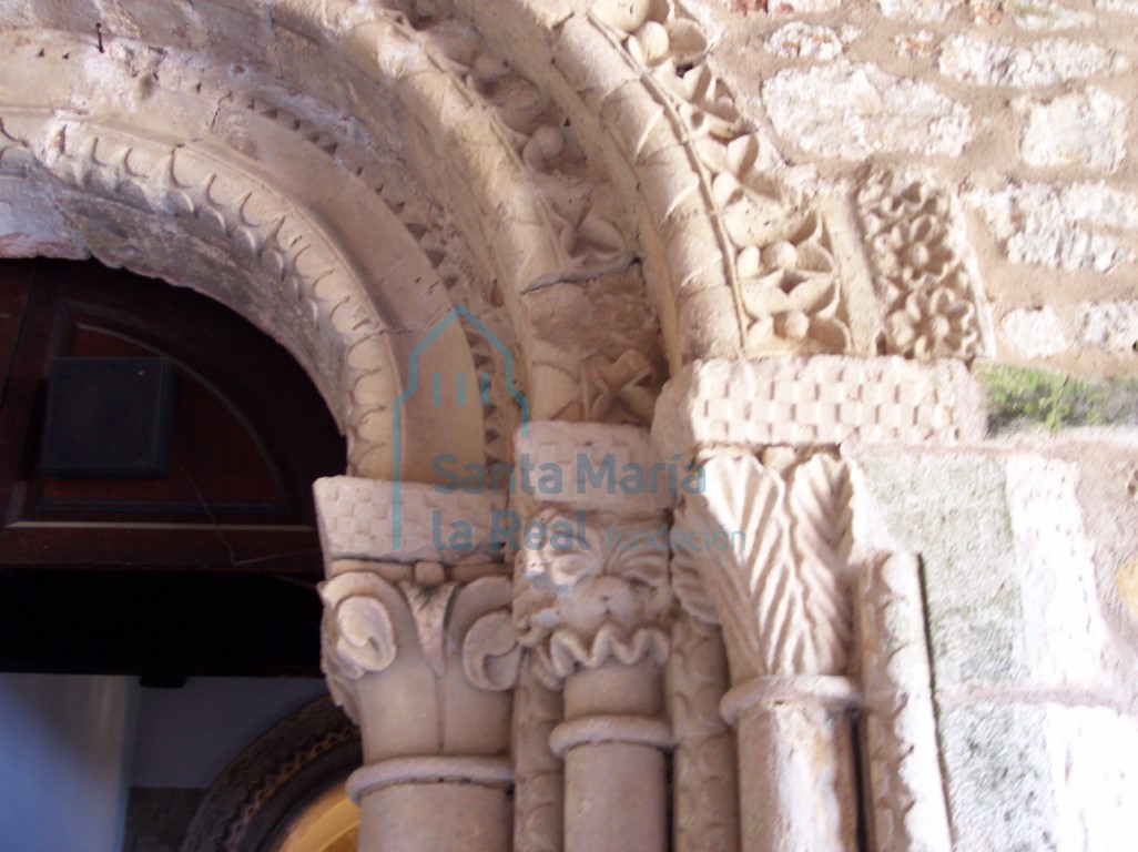 Capiteles de la jamba derecha de la portada occidental