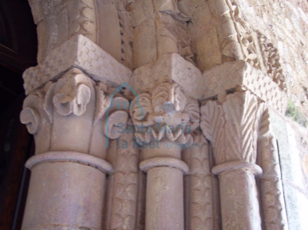 Capiteles de la jamba derecha de la portada occidental