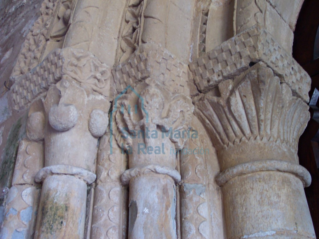 Capiteles de la jamba izquiereda de la portada occidental