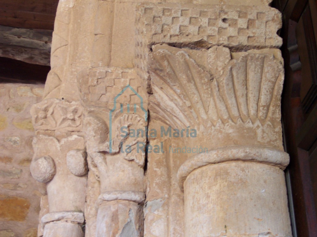 Capiteles de la jamba izquiereda de la portada occidental