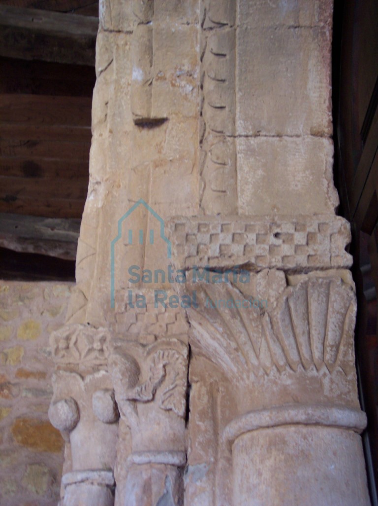 Capiteles de la jamba izquiereda de la portada occidental