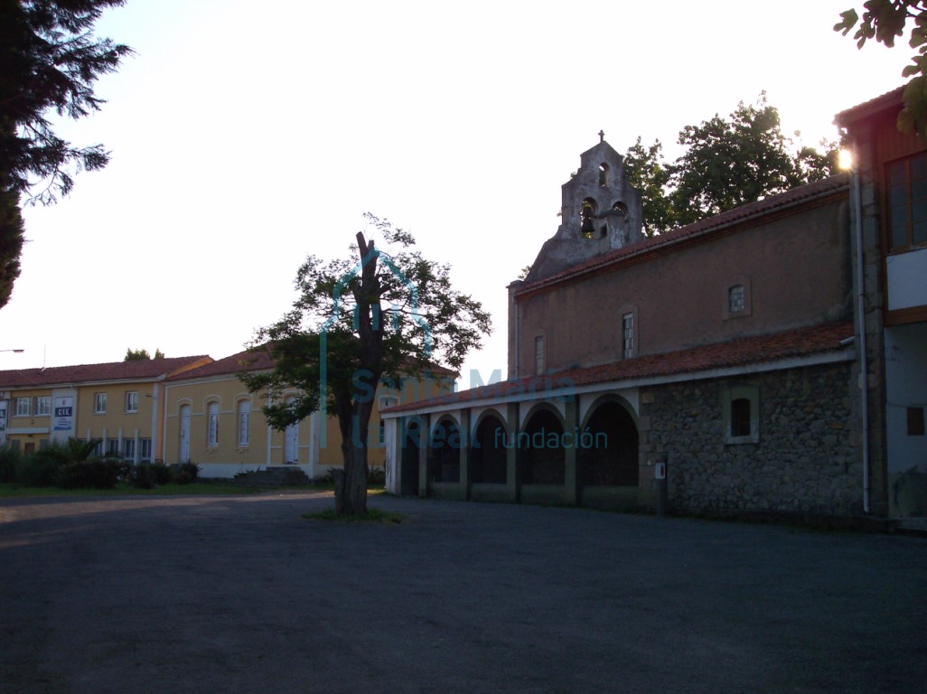 Vista exterior de la fachada sur