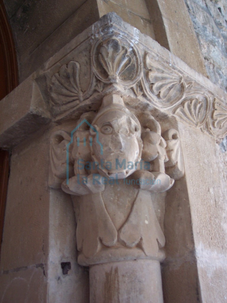 Capitel derecho de la portada meridional