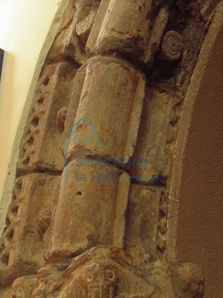 Detalle de la arquivolta de la portada