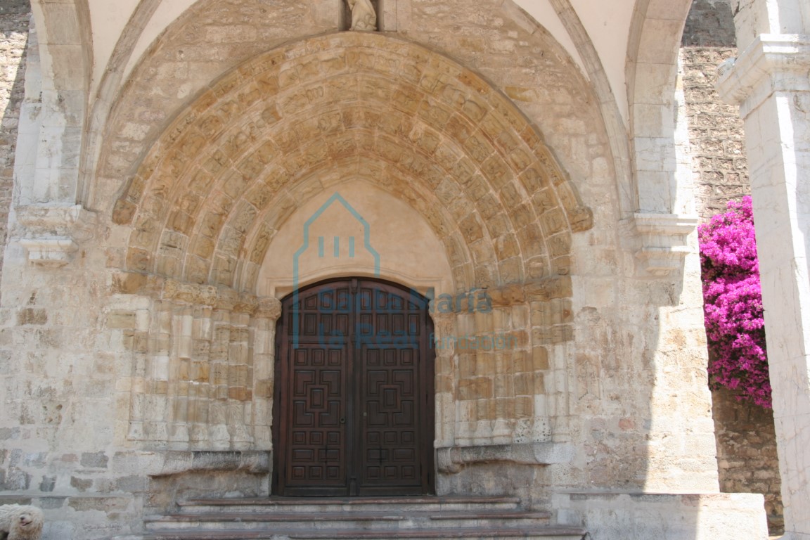 Portada de la iglesia