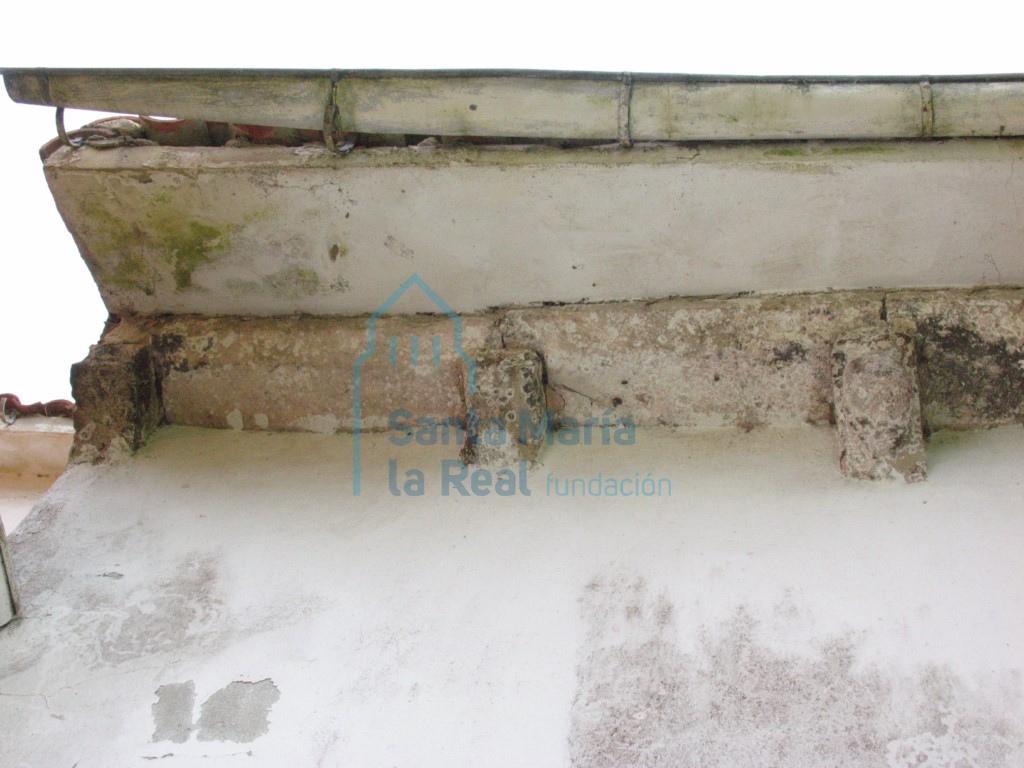 Canecillos del muro sur de la nave