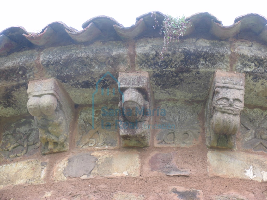 Canecillos del ábside