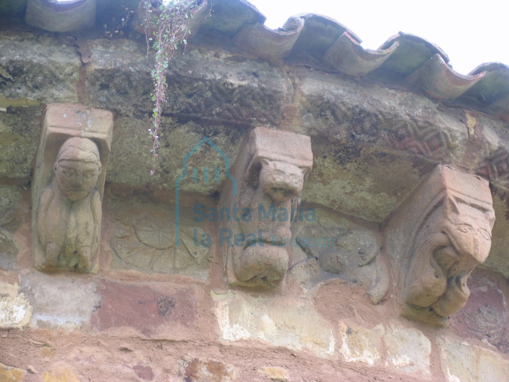 Canecillos del ábside