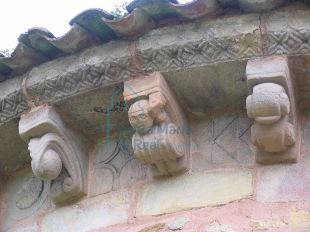 Canecillos del ábside