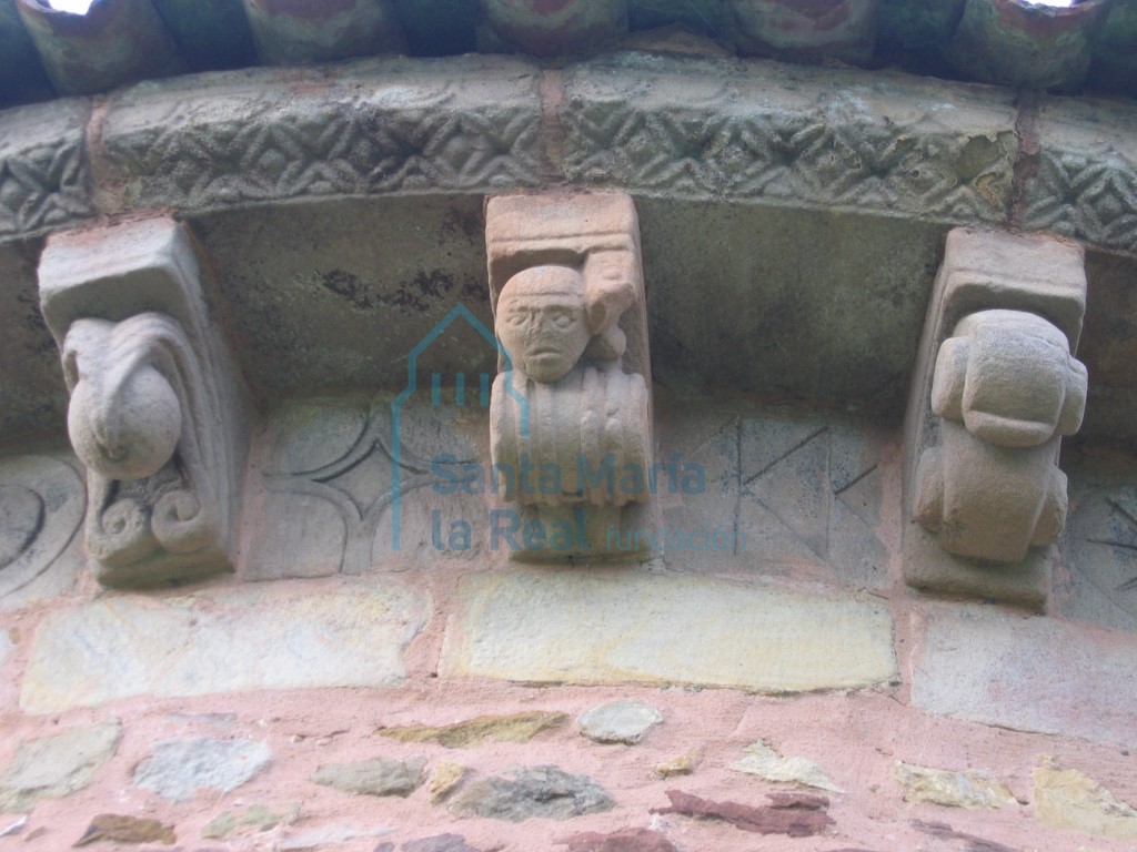 Canecillos del ábside
