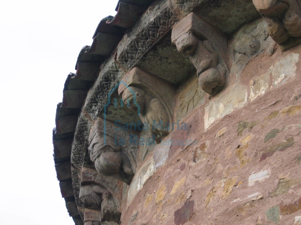 Canecillos del ábside