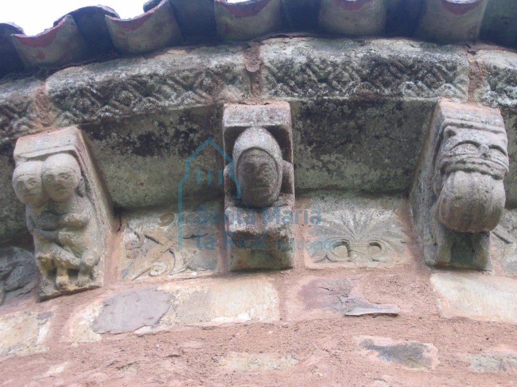 Canecillos del ábside