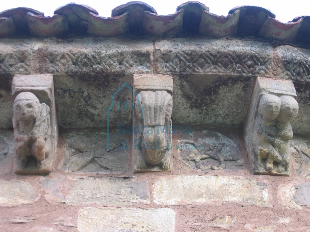 Canecillos del ábside