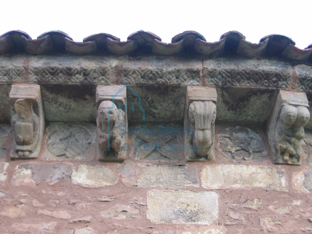 Canecillos del ábside