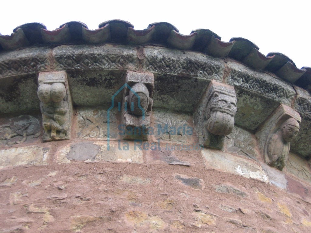 Canecillos del ábside