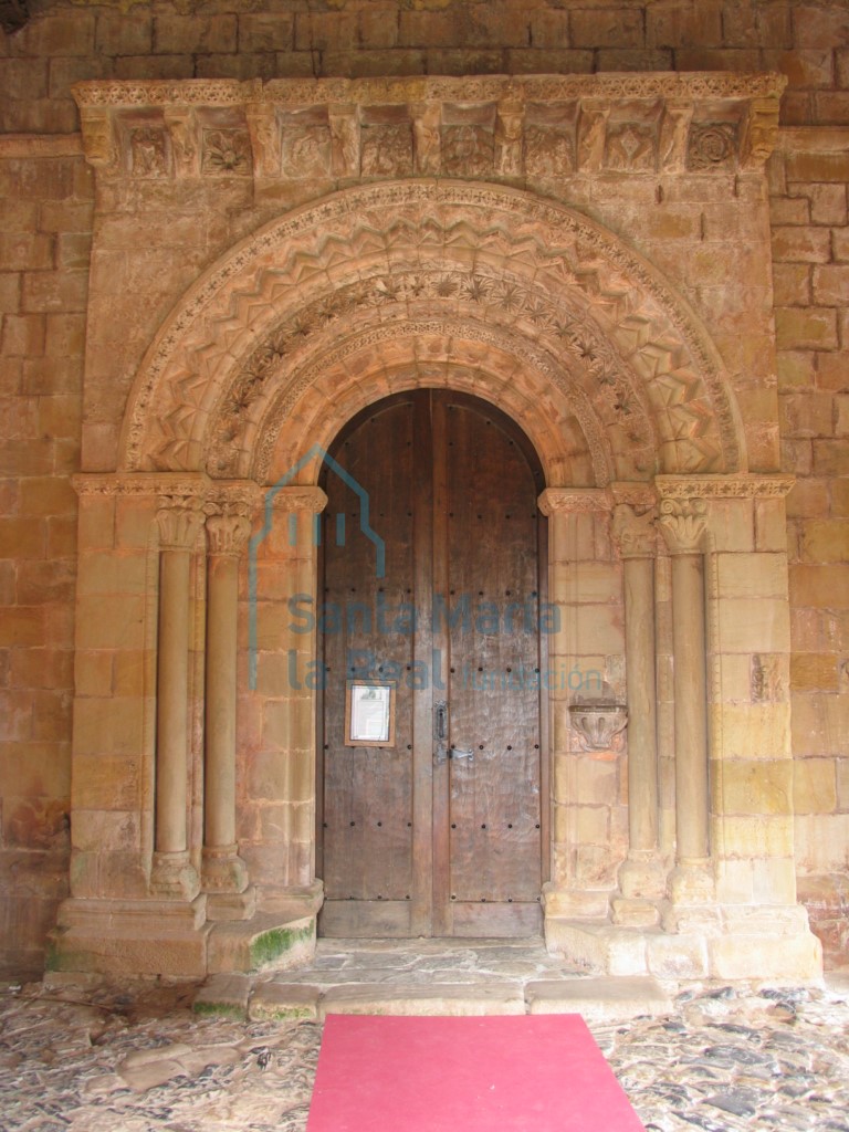 Exterior de la portada norte