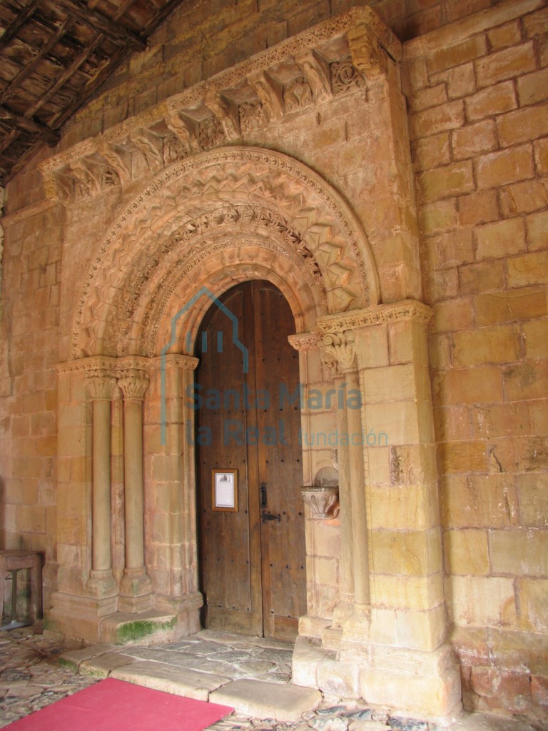 Exterior de la portada norte