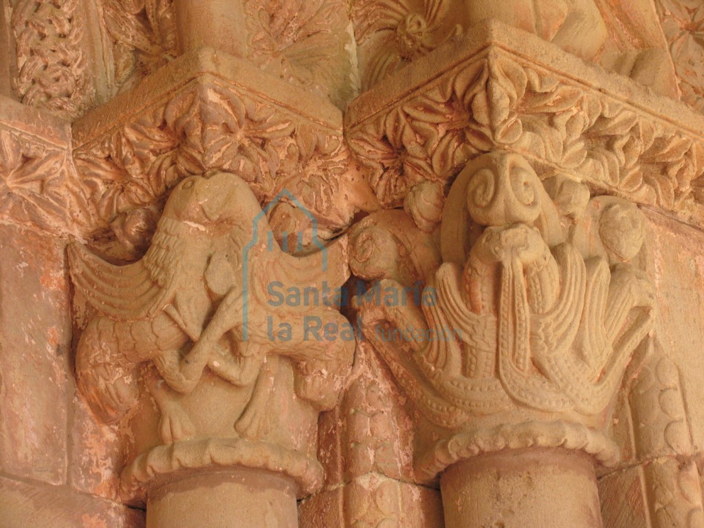 Capiteles del lado derecho de la portada norte