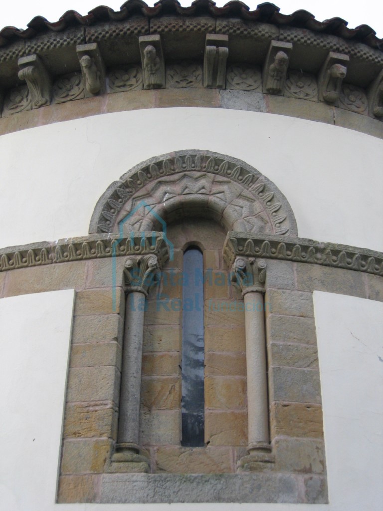 Exterior de la ventana del ábside