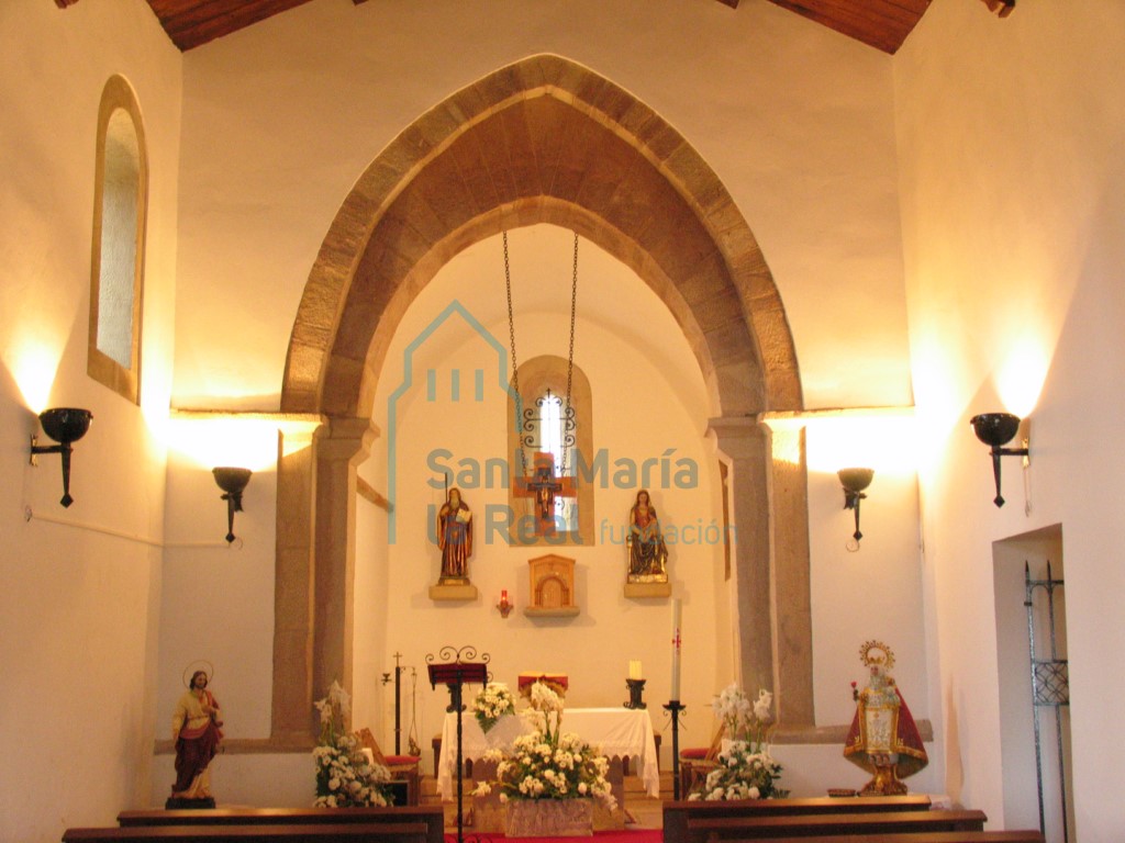 Interior hacia la cabecera