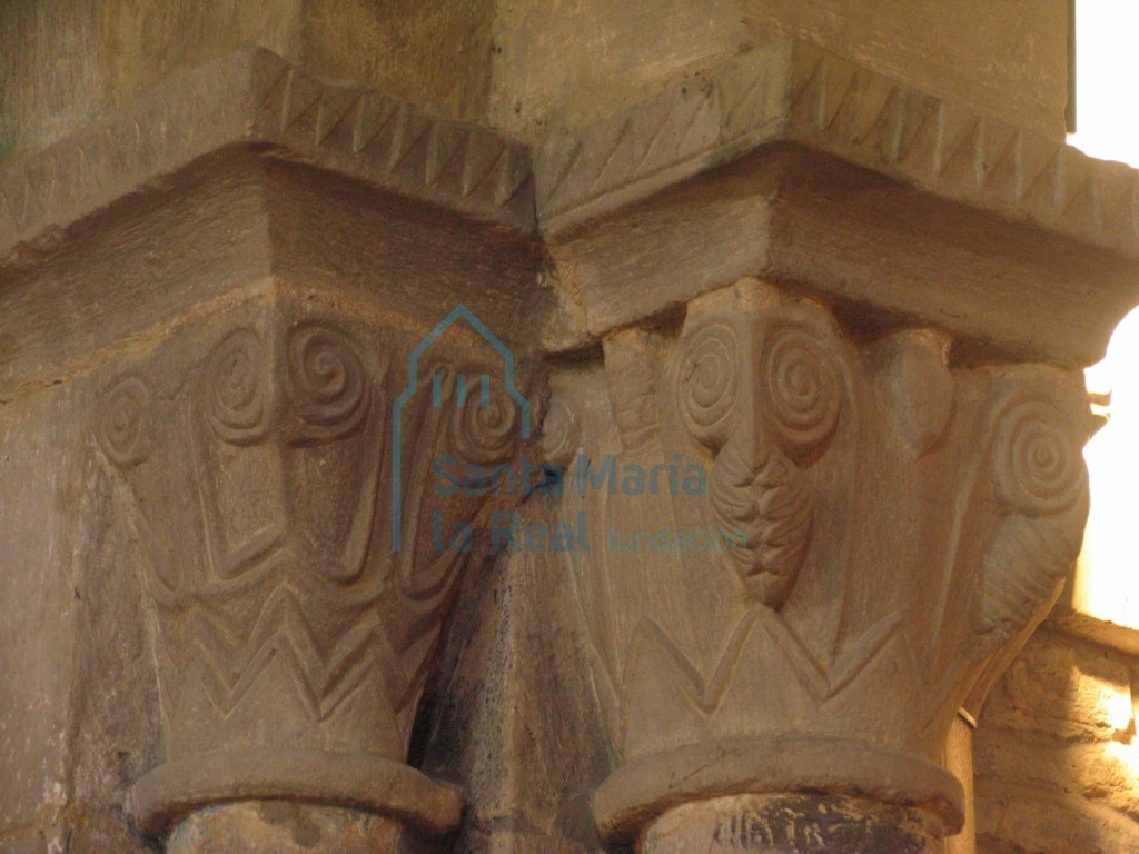 Capiteles del arco triunfal Capiteles del arco triunfal