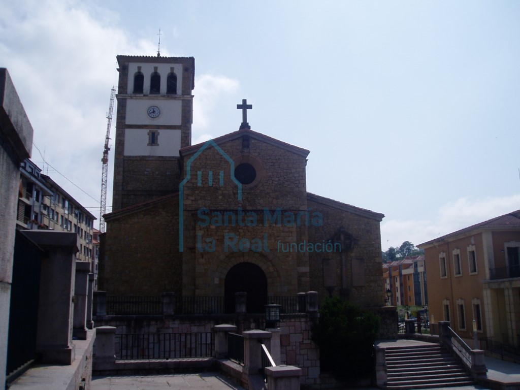 Vista exterior de la fachada oeste