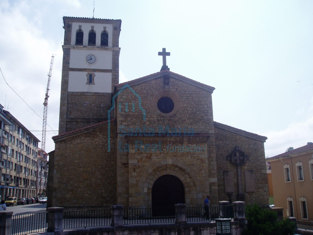 Vista exterior de la fachada occidental